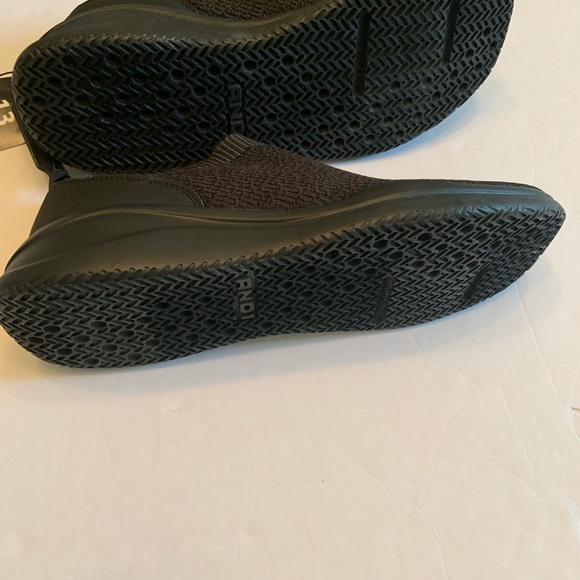 and1 pivot athletic shoe